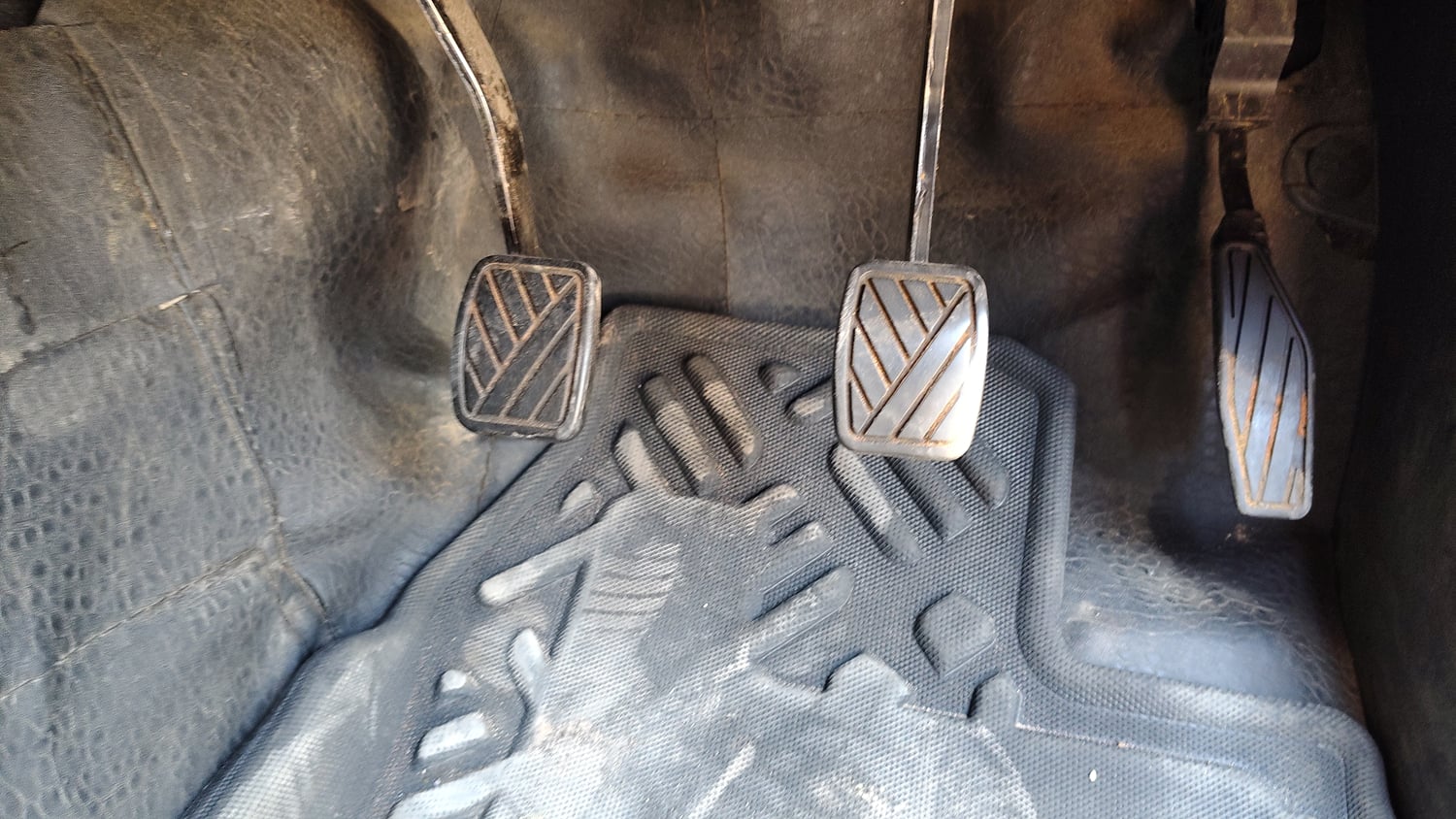 Used 2024 Maruti Suzuki Jimny Zeta MT Petrol Manual interior PEDALS VIEW