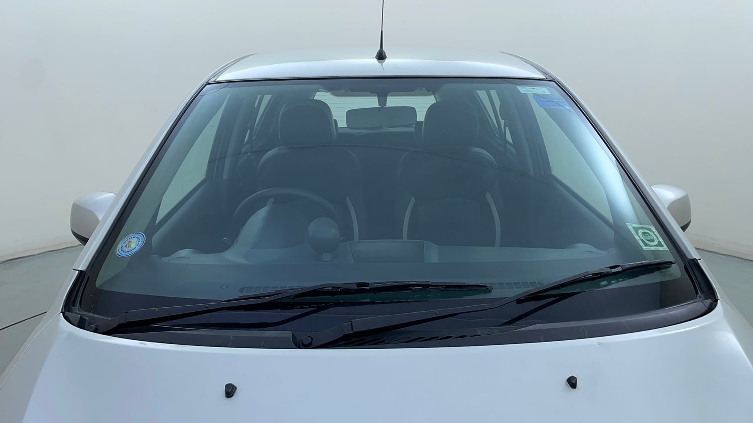 Used 2015 Maruti Suzuki Ritz Zxi BS-IV Petrol Manual exterior FRONT WINDSHIELD VIEW
