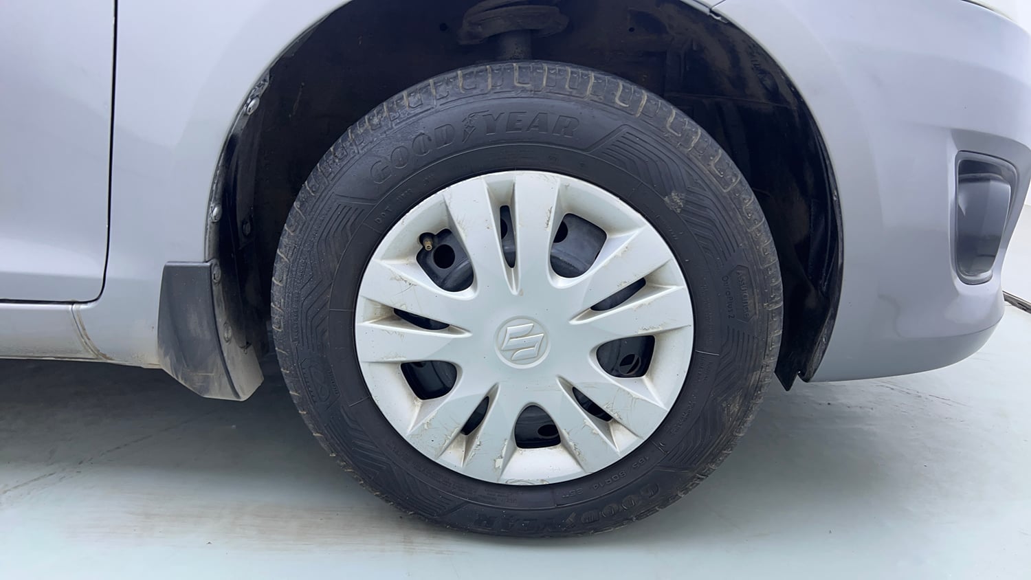 Used 2012 Maruti Suzuki Swift Dzire VXI Petrol Manual tyres RIGHT FRONT TYRE RIM VIEW