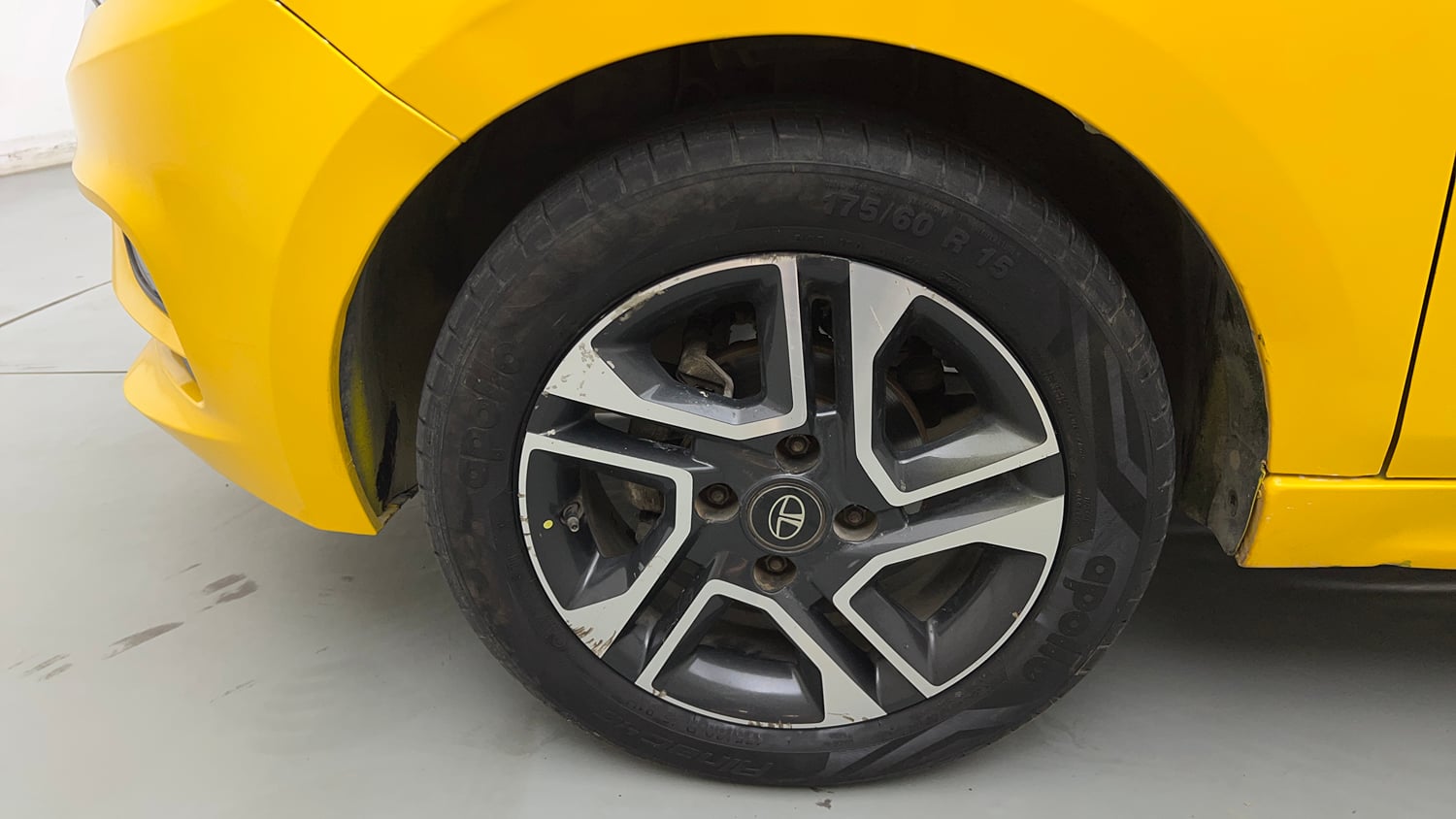 Used 2020 Tata Tiago XZA Plus Petrol Automatic tyres LEFT FRONT TYRE RIM VIEW