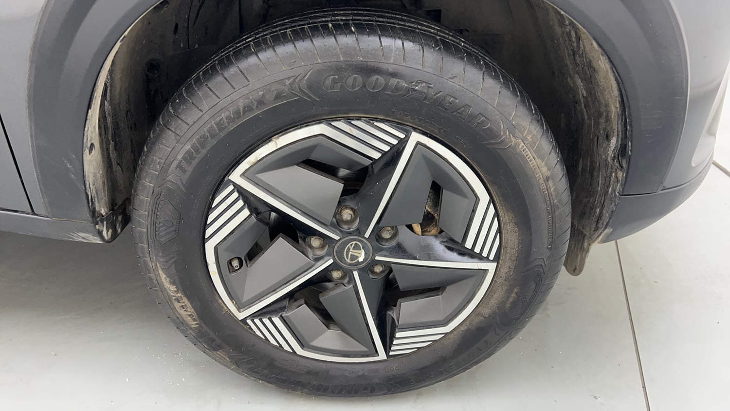 Used 2024 Tata Nexon Creative Plus S 1.2 Revotron Petrol 6AMT Petrol Automatic tyres RIGHT FRONT TYRE RIM VIEW