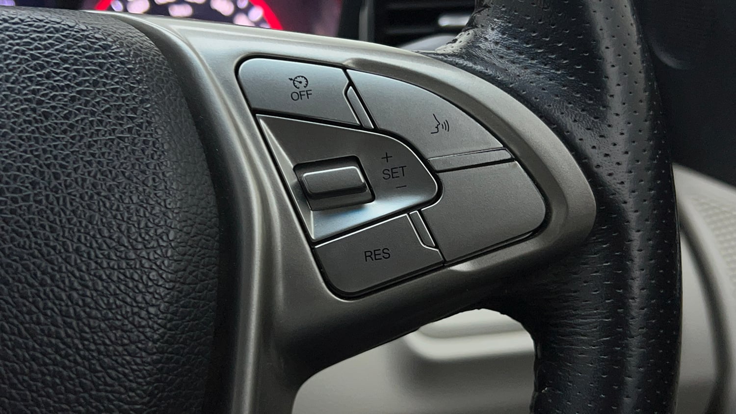 Used 2021 Mahindra XUV 300 W8 1.2 Petrol Petrol Manual top_features Cruise control