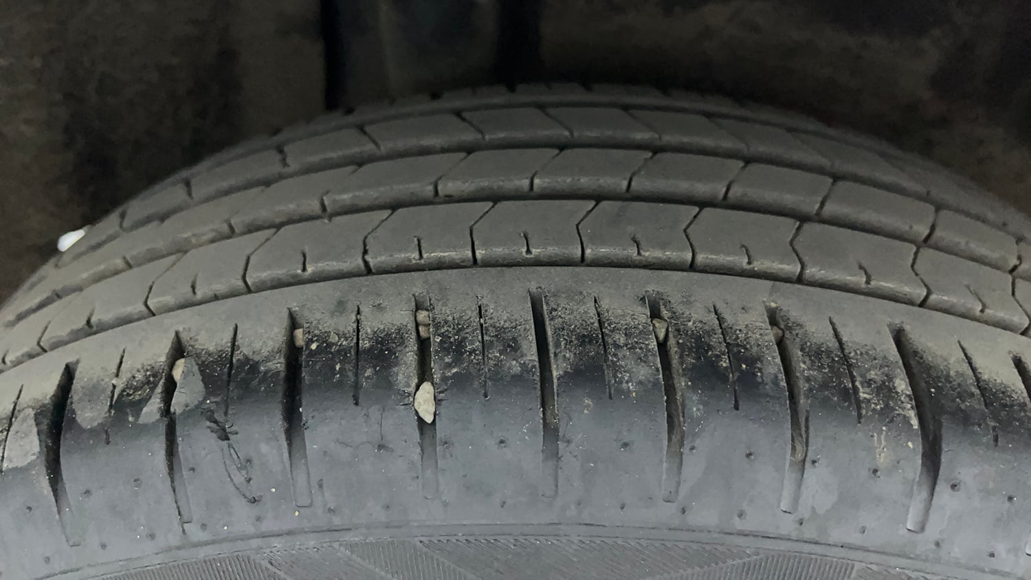 Used 2022 Maruti Suzuki Baleno Zeta Petrol Manual tyres RIGHT REAR TYRE TREAD VIEW
