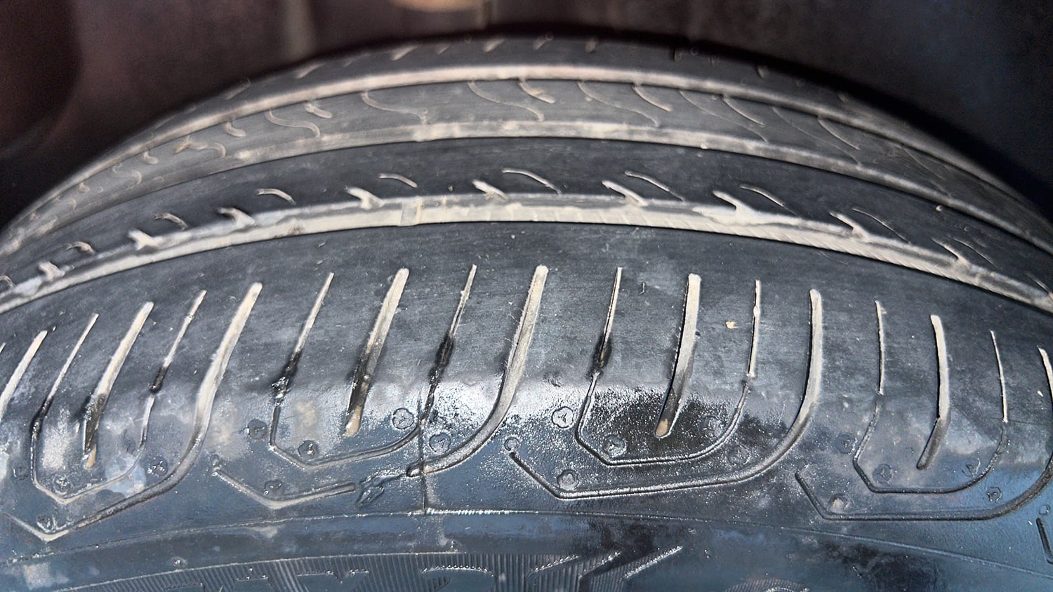Used 2014 Volkswagen Polo Comfortline 1.2L (P) Petrol Manual tyres RIGHT REAR TYRE TREAD VIEW