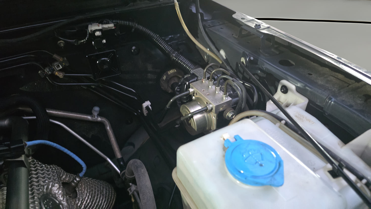 Used 2024 Maruti Suzuki Jimny Zeta MT Petrol Manual engine ENGINE LEFT SIDE VIEW