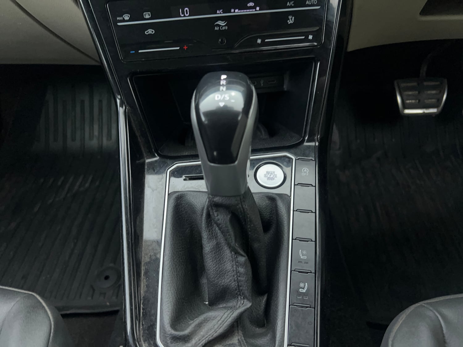 Used 2022 Volkswagen Virtus GT Plus 1.5 TSI EVO DSG Petrol Automatic interior GEAR  KNOB VIEW