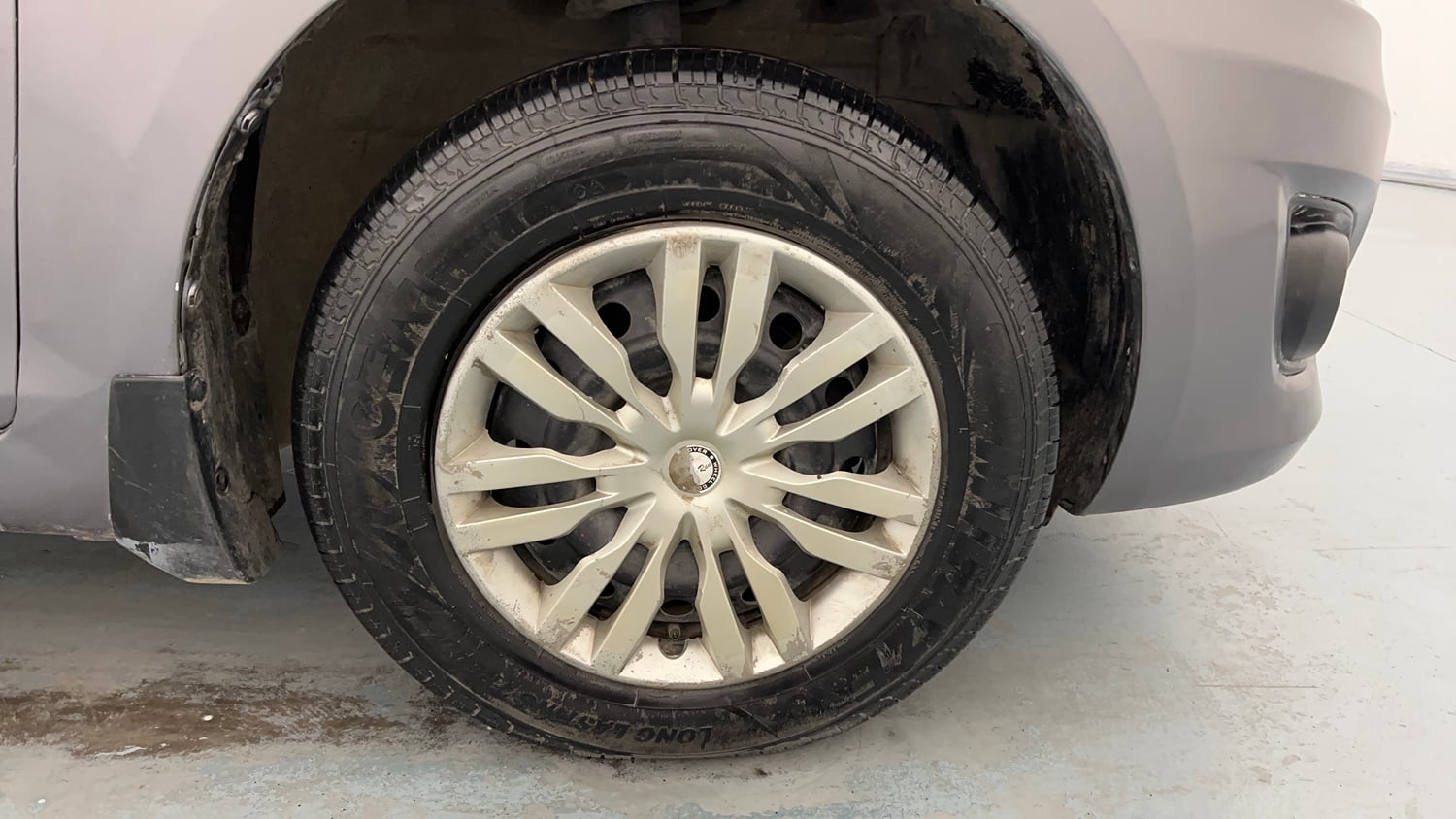 Used 2014 Maruti Suzuki Swift Dzire VDI Diesel Manual tyres RIGHT FRONT TYRE RIM VIEW