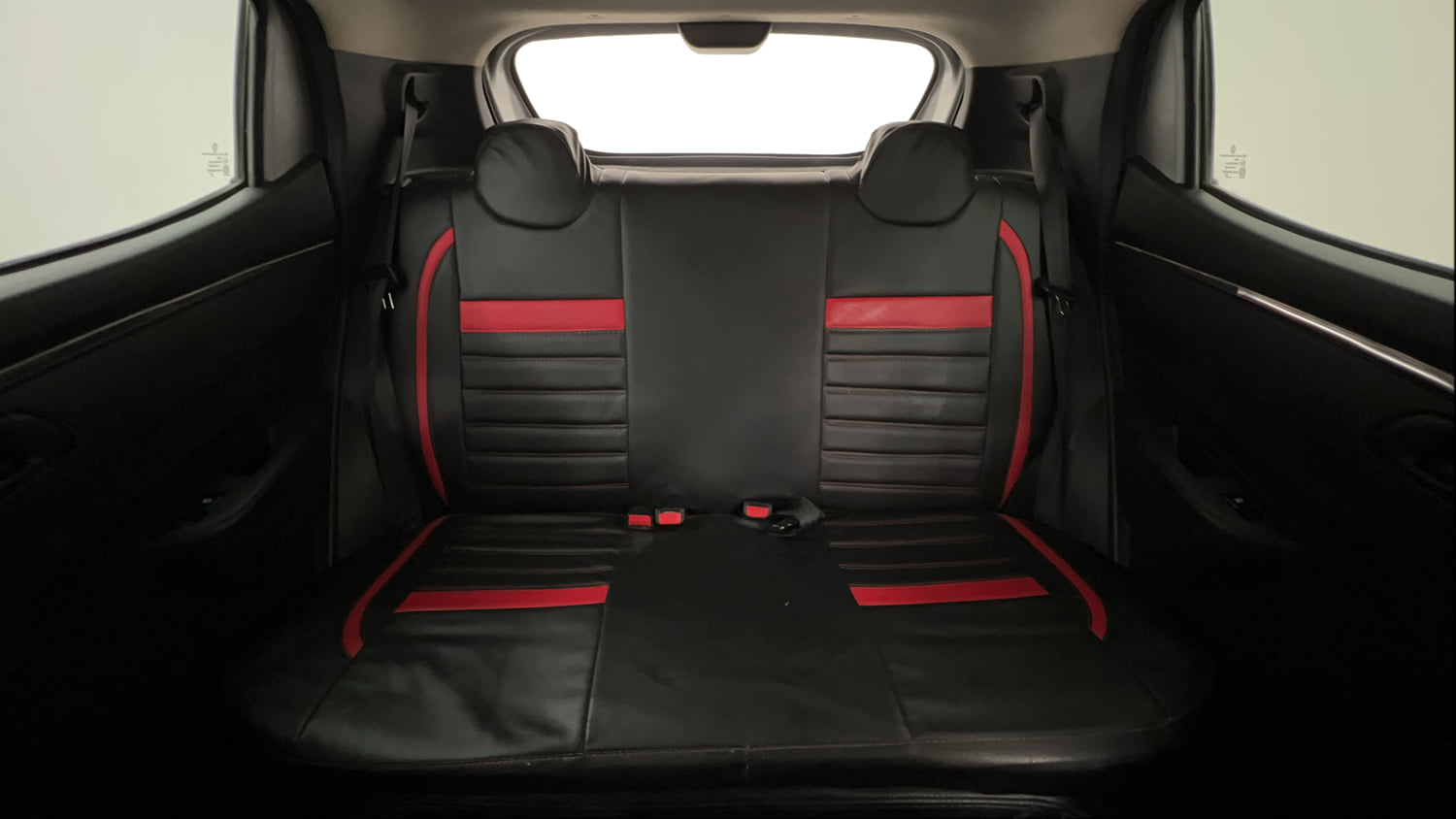 Used 2022 Renault Kwid RXT 1.0 (O) Petrol Manual interior REAR SEAT CONDITION VIEW