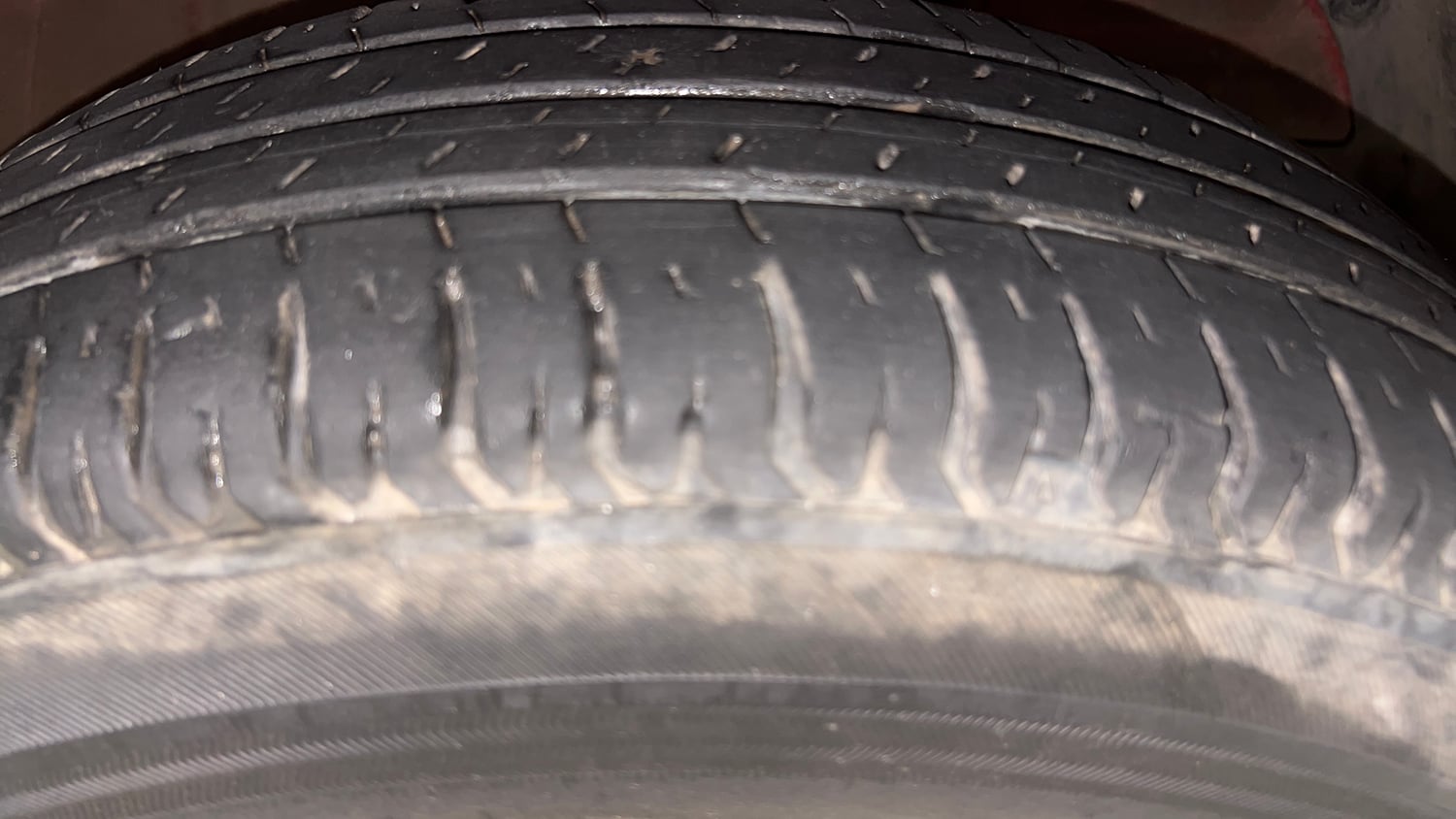 Used 2021 Maruti Suzuki Swift VXi AMT Petrol Automatic tyres RIGHT FRONT TYRE TREAD VIEW