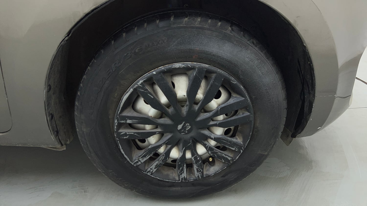 Used 2021 Maruti Suzuki Swift LXi Petrol Manual tyres RIGHT FRONT TYRE RIM VIEW
