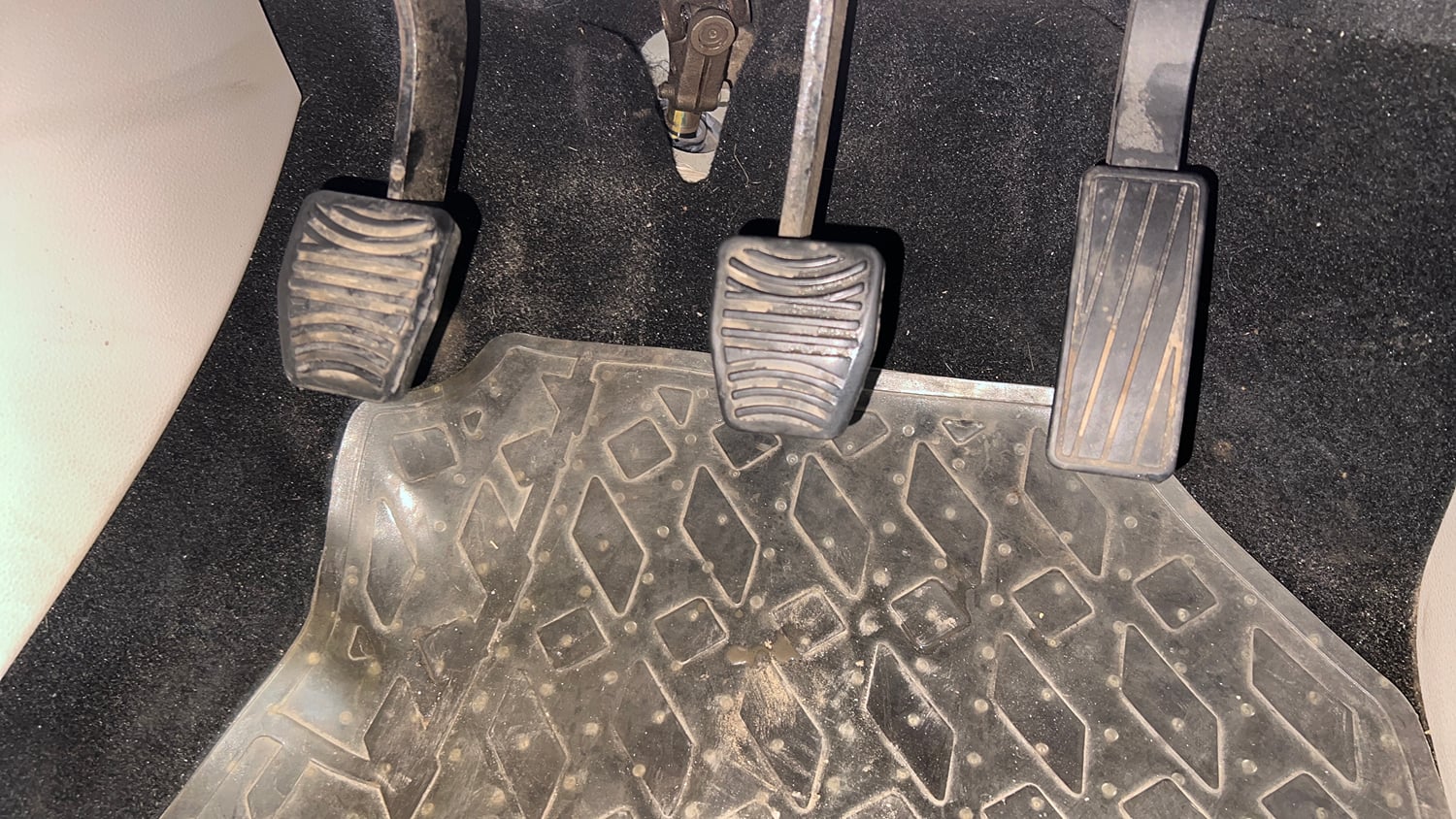 Used 2021 Mahindra XUV 300 W8 1.2 Petrol Petrol Manual interior PEDALS VIEW