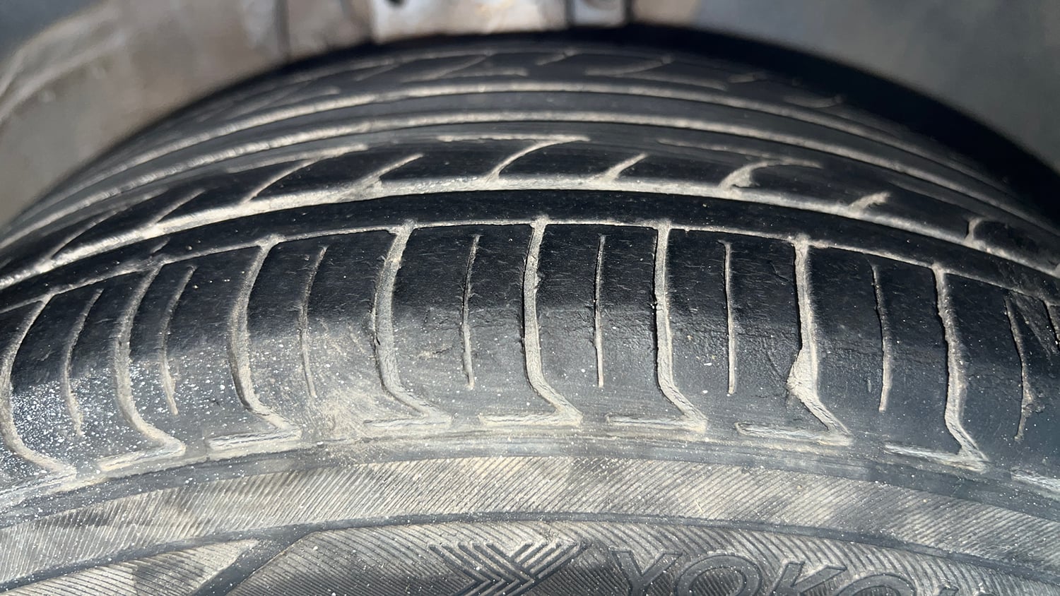 Used 2020 Volkswagen Ameo Trendline 1.0L (P) Petrol Manual tyres RIGHT FRONT TYRE TREAD VIEW