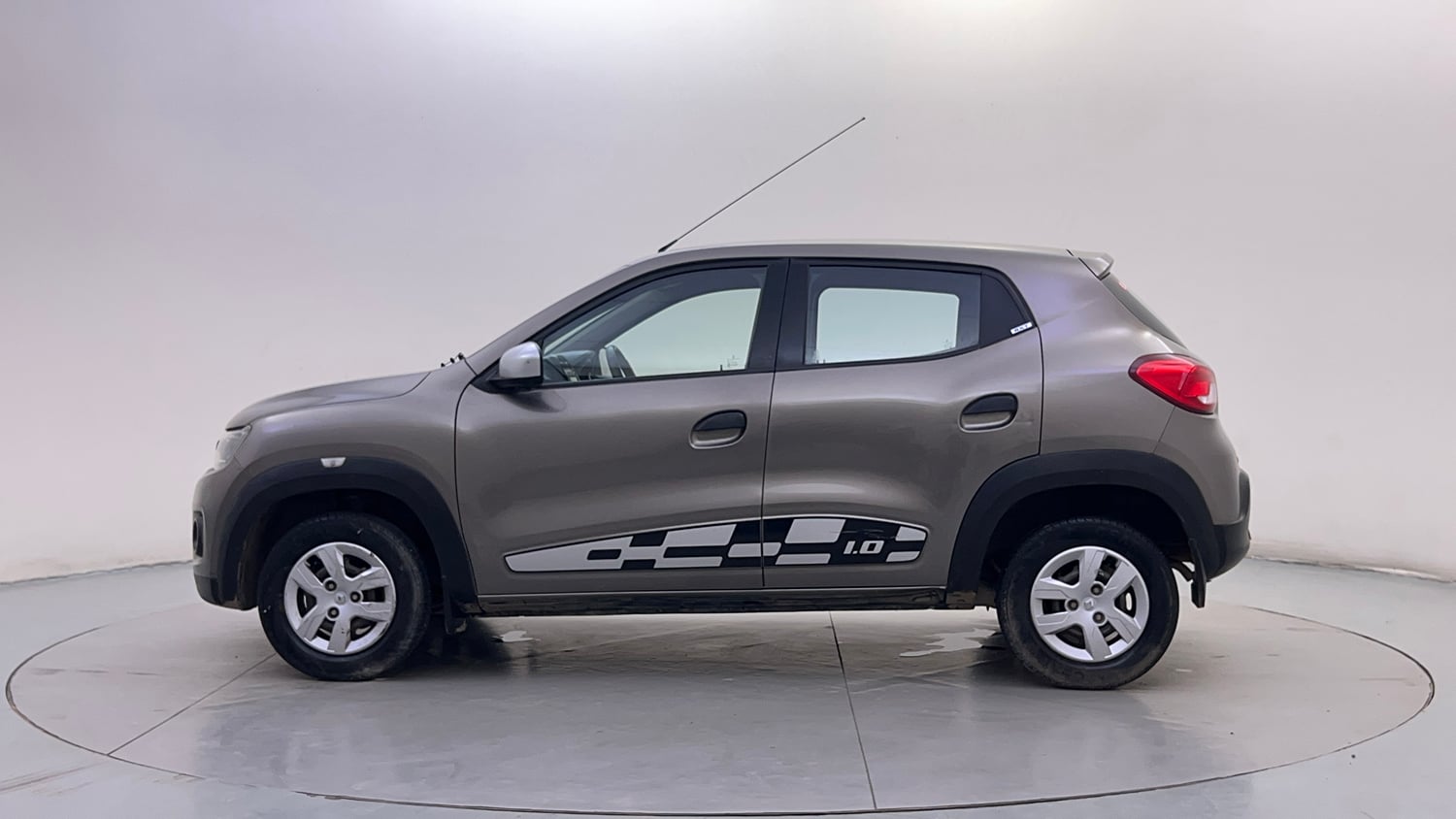 Used 2018 Renault Kwid 1.0 RXT AMT Opt Petrol Automatic exterior LEFT SIDE VIEW