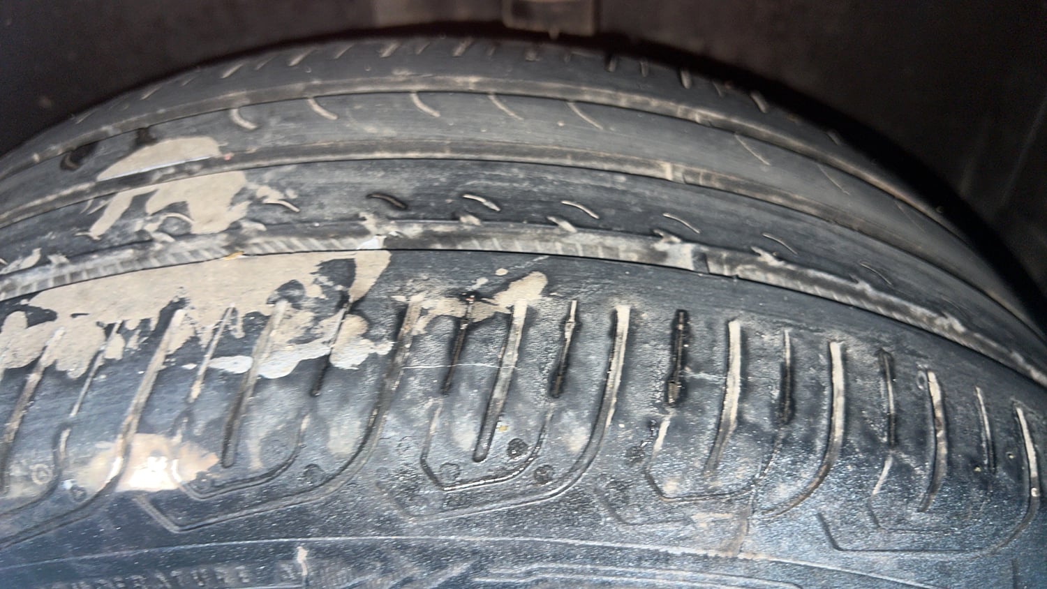 Used 2014 Volkswagen Polo Comfortline 1.2L (P) Petrol Manual tyres LEFT REAR TYRE TREAD VIEW