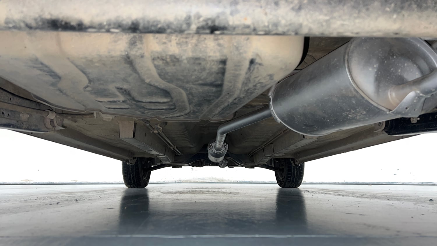 Used 2015 Maruti Suzuki Wagon R VXI Petrol Manual extra REAR UNDERBODY VIEW (TAKEN FROM REAR)