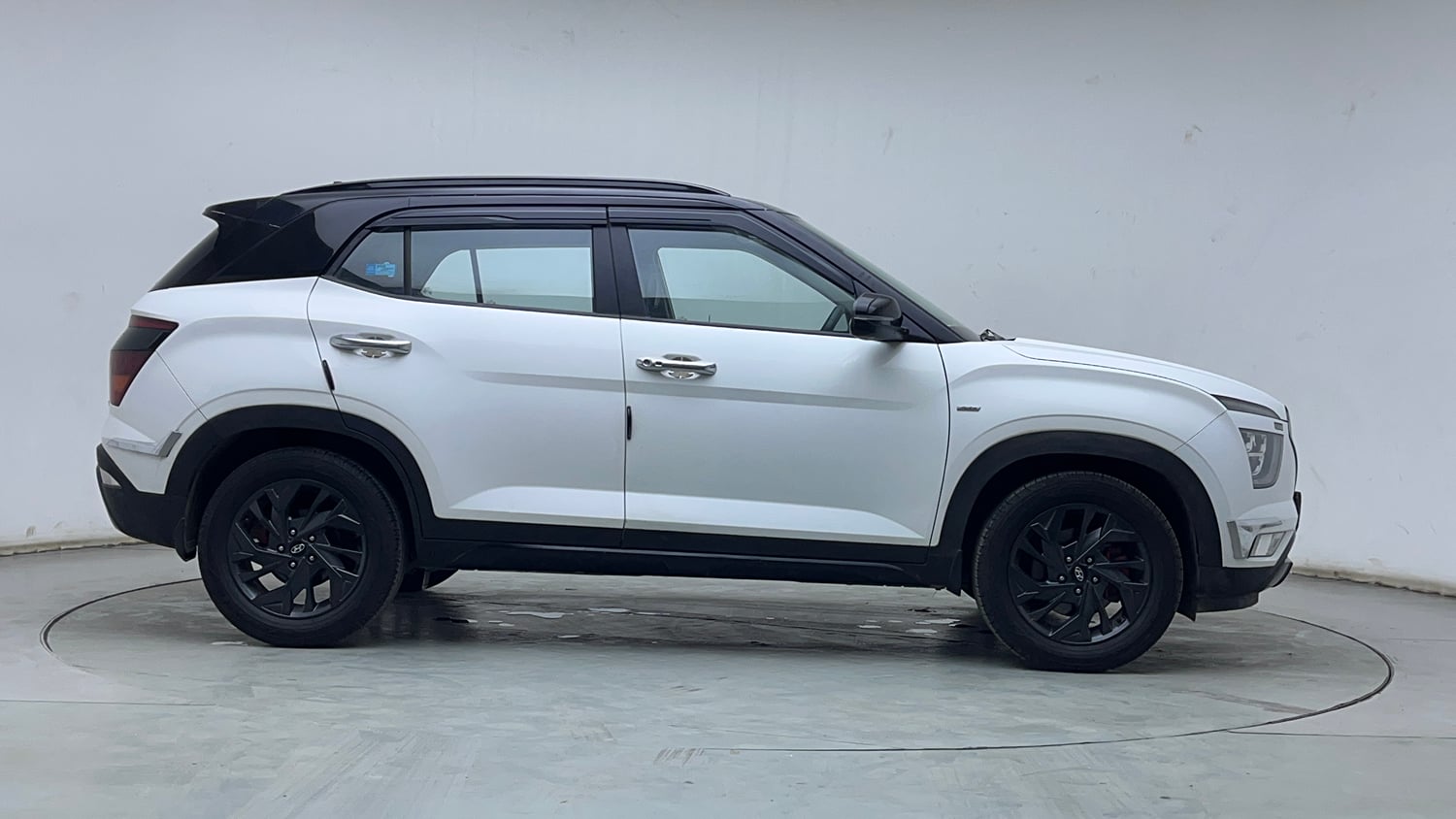 Used 2022 Hyundai Creta SX (O) 1.5 Petrol IVT Knight Petrol Automatic exterior RIGHT SIDE VIEW