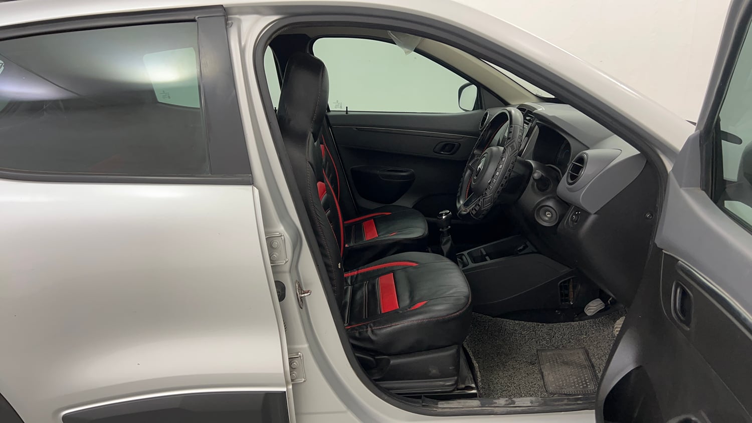 Used 2022 Renault Kwid RXT 1.0 (O) Petrol Manual interior RIGHT SIDE FRONT DOOR CABIN VIEW