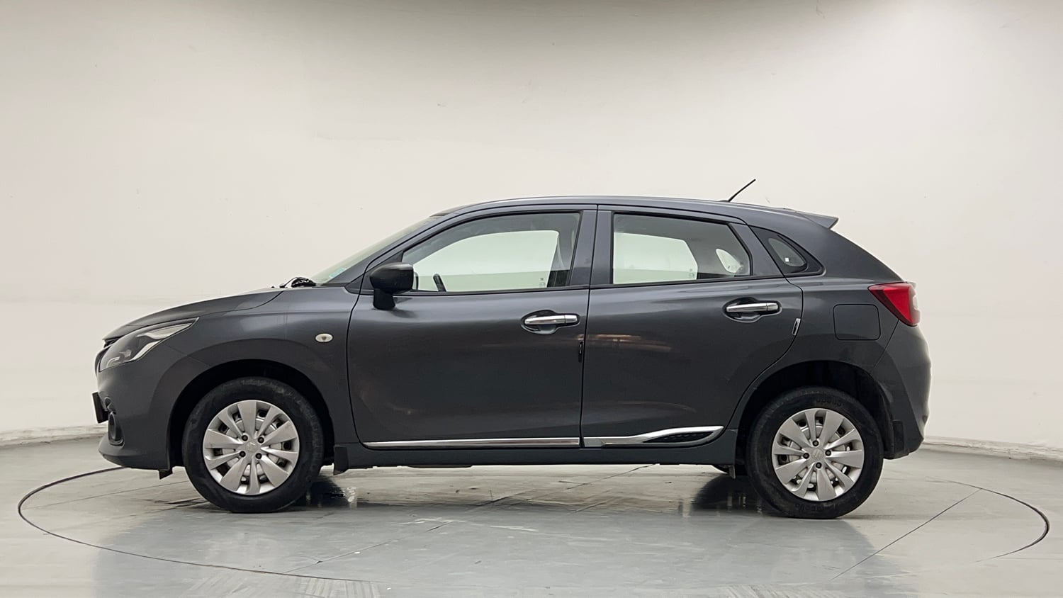 Used 2022 Maruti Suzuki Baleno Sigma MT Petrol Manual exterior LEFT SIDE VIEW