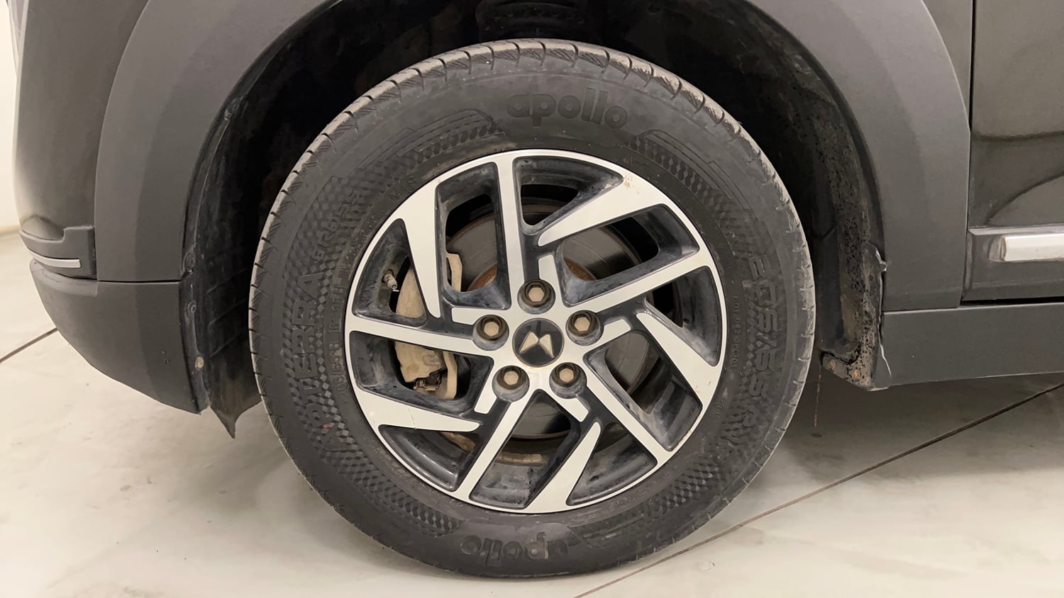 Used 2024 Mahindra XUV 3XO AX5 1.5 Diesel Diesel Manual tyres LEFT FRONT TYRE RIM VIEW