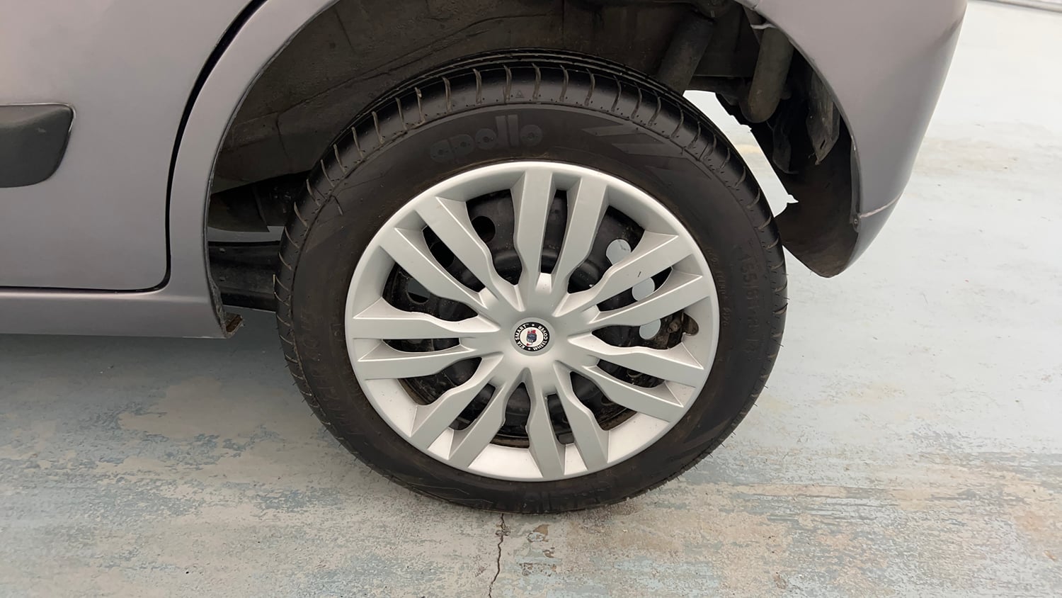 Used 2015 Maruti Suzuki Wagon R VXI Petrol Manual tyres LEFT REAR TYRE RIM VIEW