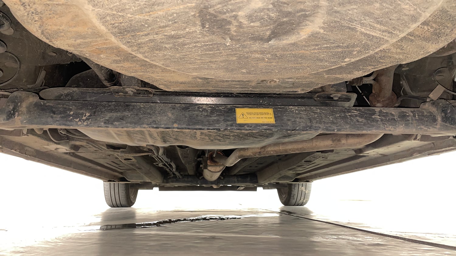 Used 2023 Tata Altroz XZ Plus (S) Petrol Manual extra REAR UNDERBODY VIEW (TAKEN FROM REAR)