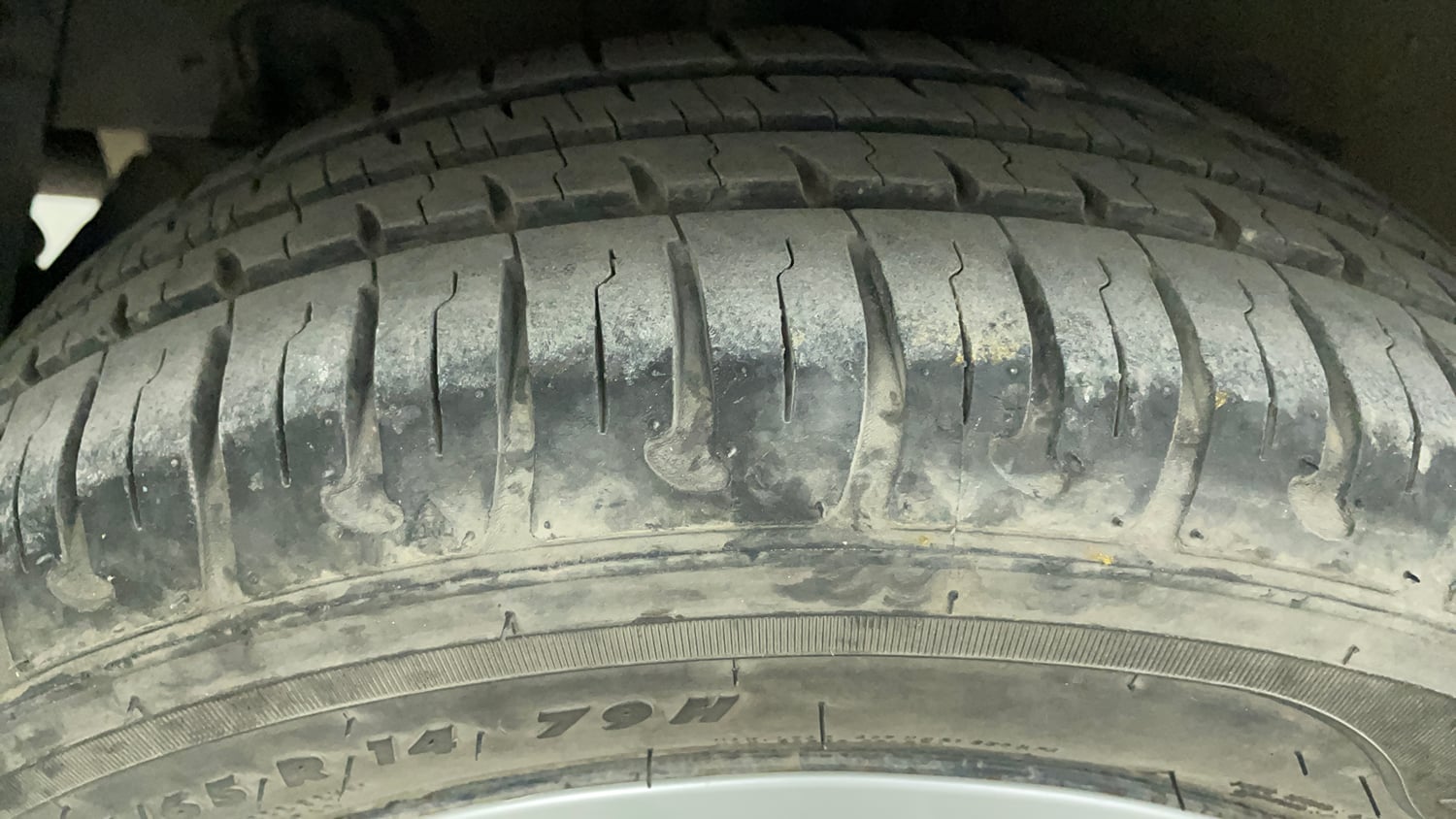 Used 2016 Hyundai Grand i10 Magna AT 1.2 Kappa VTVT Petrol Automatic tyres RIGHT REAR TYRE TREAD VIEW