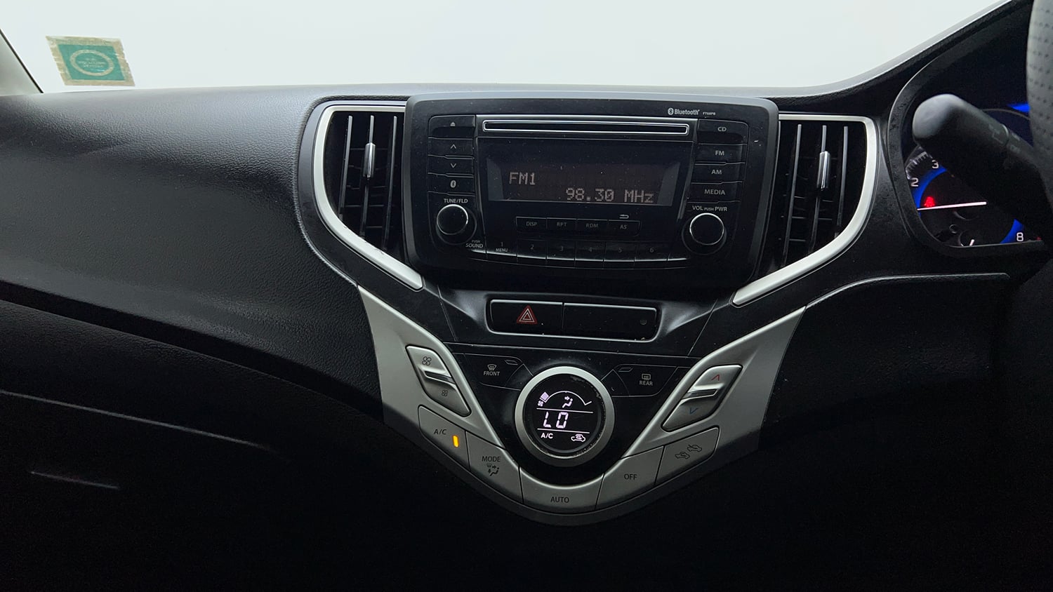 Used 2017 Maruti Suzuki Baleno Delta 1.2 Petrol Manual interior MUSIC SYSTEM & AC CONTROL VIEW