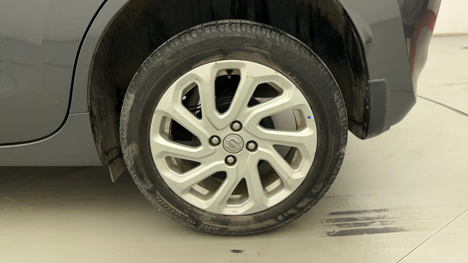 Used 2023 Maruti Suzuki Baleno Zeta MT Petrol Manual tyres LEFT REAR TYRE RIM VIEW