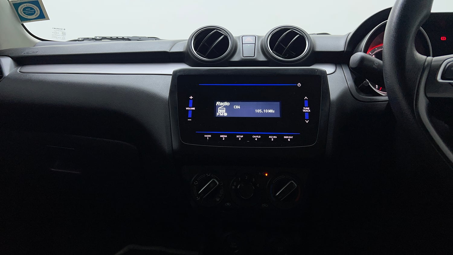 Used 2022 Maruti Suzuki Swift VXi Petrol Manual interior MUSIC SYSTEM & AC CONTROL VIEW