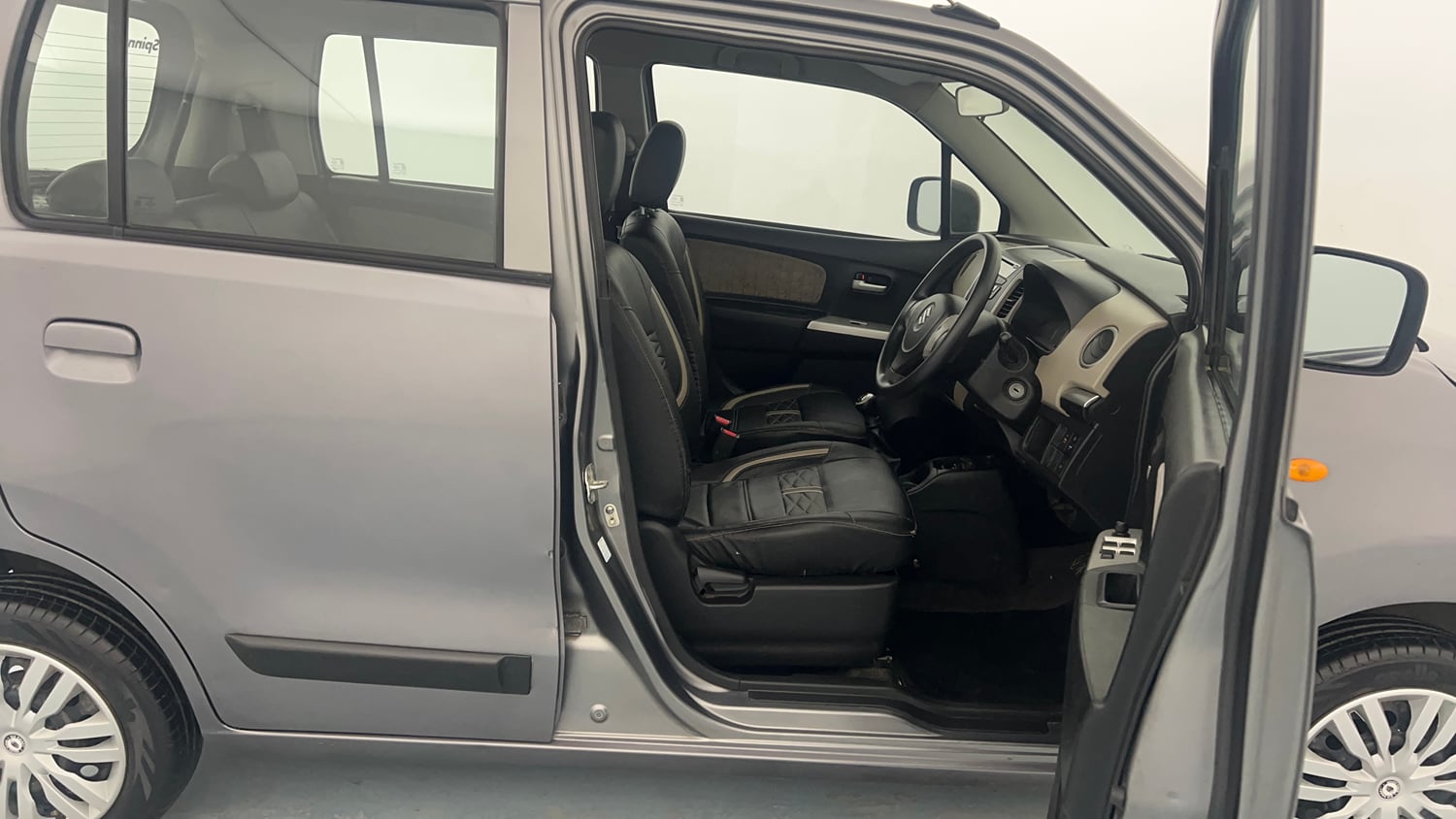 Used 2015 Maruti Suzuki Wagon R VXI Petrol Manual interior RIGHT SIDE FRONT DOOR CABIN VIEW