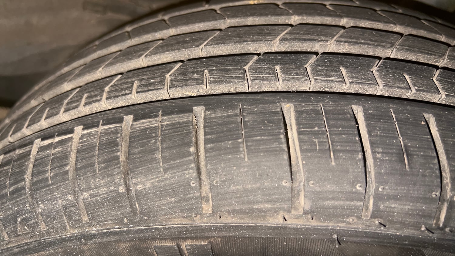Used 2020 Tata Tiago XZA Plus Petrol Automatic tyres LEFT REAR TYRE TREAD VIEW