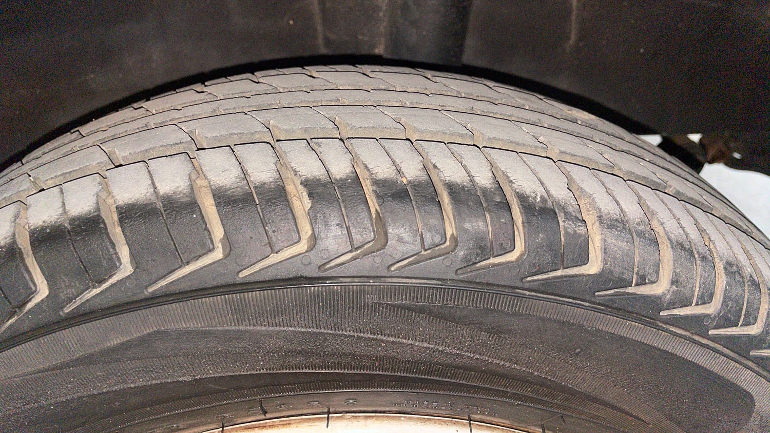 Used 2016 Renault Kwid RXT Petrol Manual tyres LEFT REAR TYRE TREAD VIEW