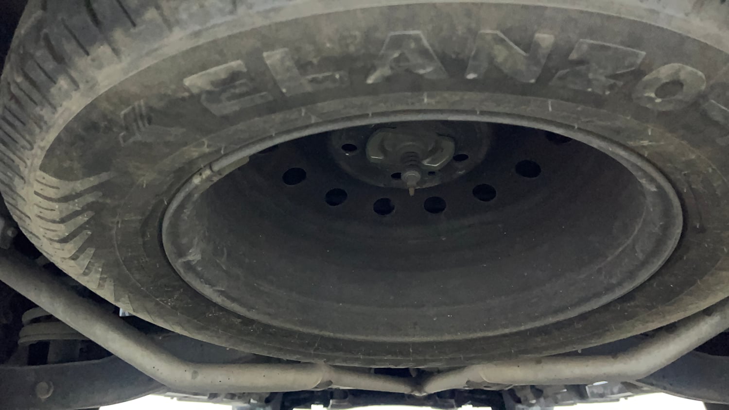 Used 2017 Mahindra XUV500 W4 Diesel Manual tyres SPARE TYRE VIEW