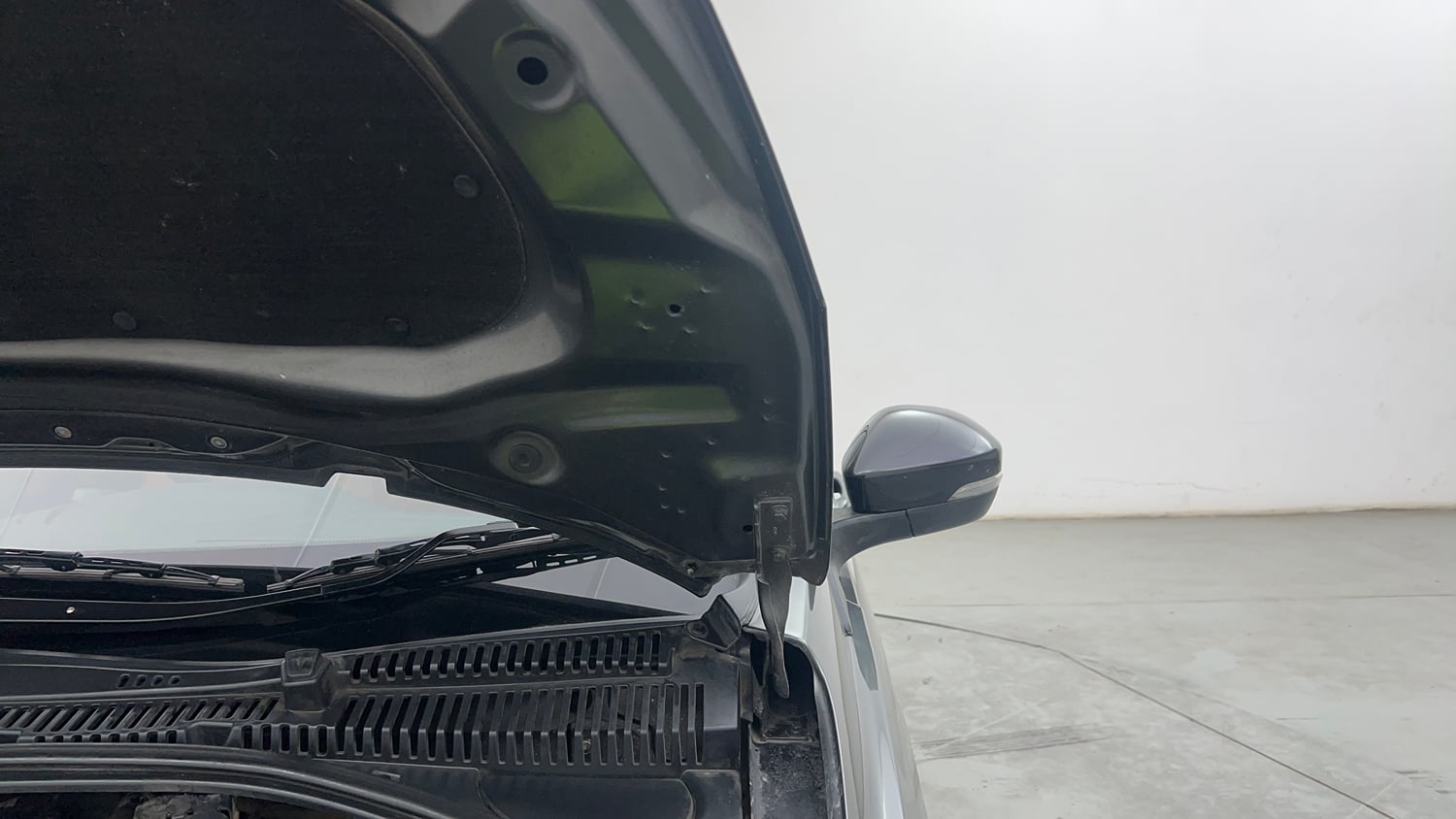 Used 2022 Tata Tiago XZA Plus Petrol Automatic engine ENGINE LEFT SIDE HINGE & APRON VIEW