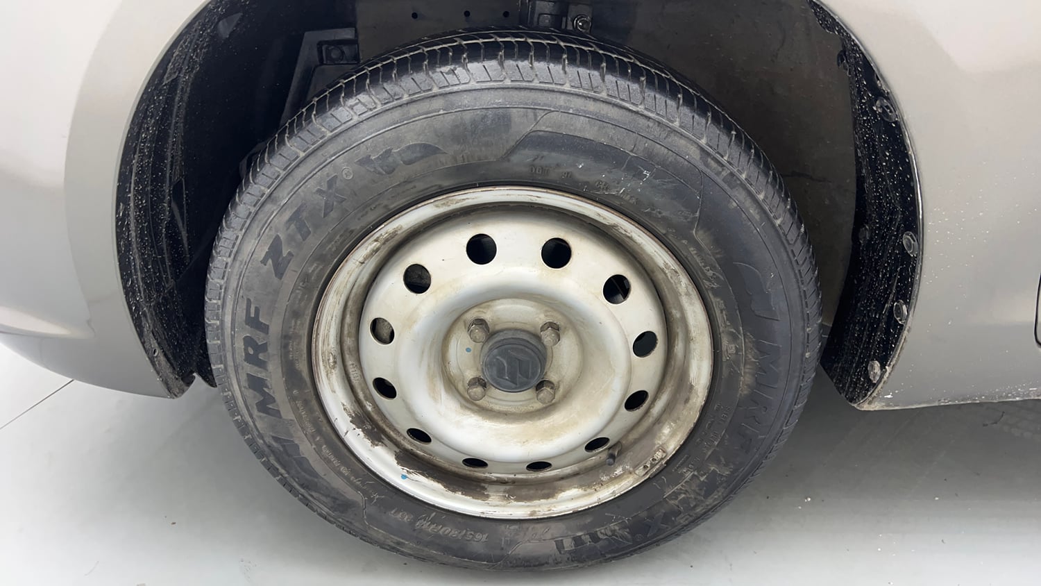 Used 2015 Maruti Suzuki Swift Dzire LXI (O) Petrol Manual tyres LEFT FRONT TYRE RIM VIEW