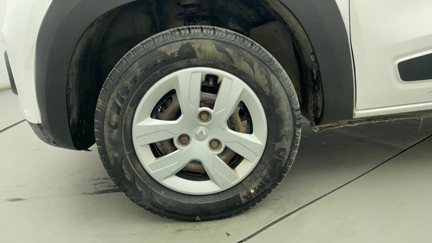 Used 2016 Renault Kwid RXT Petrol Manual tyres LEFT FRONT TYRE RIM VIEW