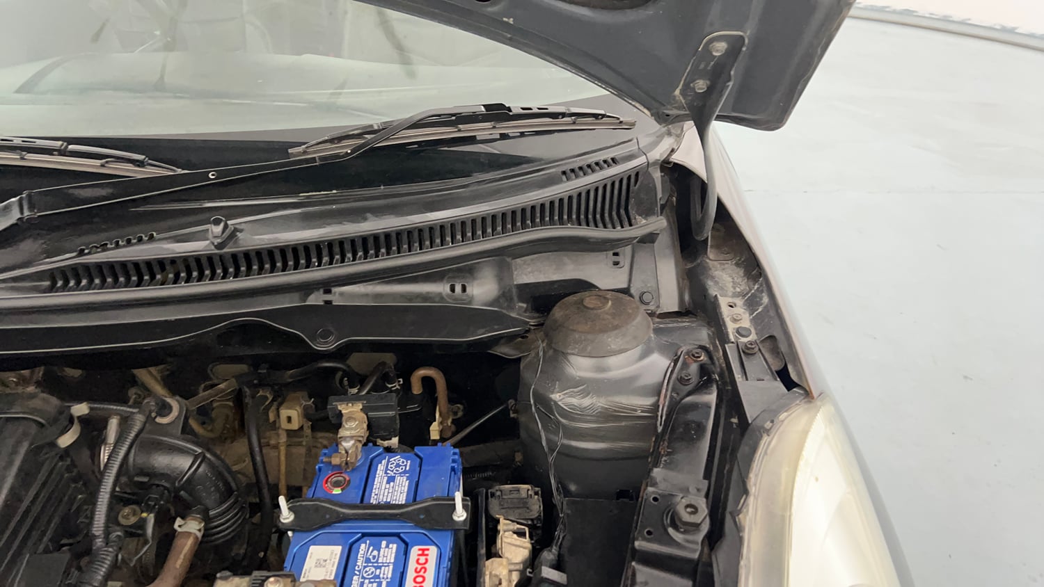 Used 2017 Maruti Suzuki Swift LXi Petrol Manual engine ENGINE LEFT SIDE HINGE & APRON VIEW