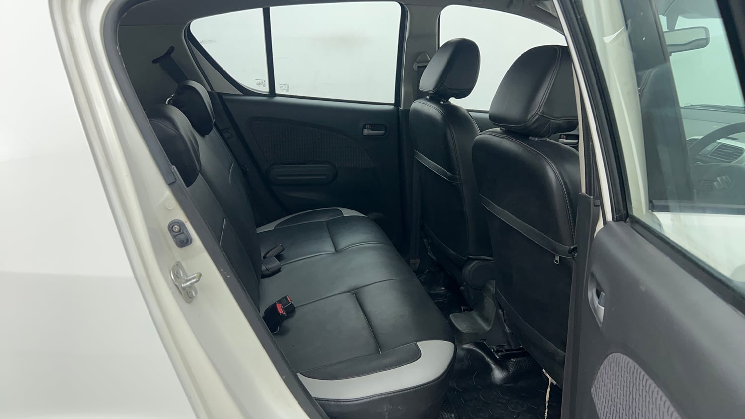 Used 2013 Maruti Suzuki Ritz Vxi BS-IV Petrol Manual interior RIGHT SIDE REAR DOOR CABIN VIEW