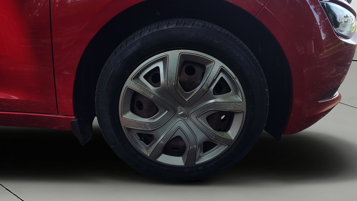 Used 2020 Tata Altroz XT Petrol Petrol Manual tyres RIGHT FRONT TYRE RIM VIEW