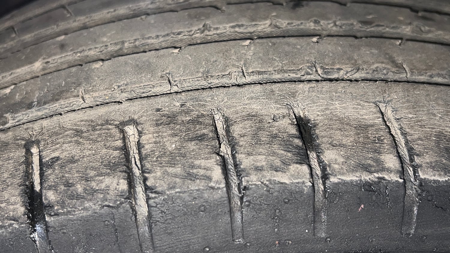 Used 2018 Maruti Suzuki Baleno Zeta 1.2 Petrol Manual tyres RIGHT FRONT TYRE TREAD VIEW