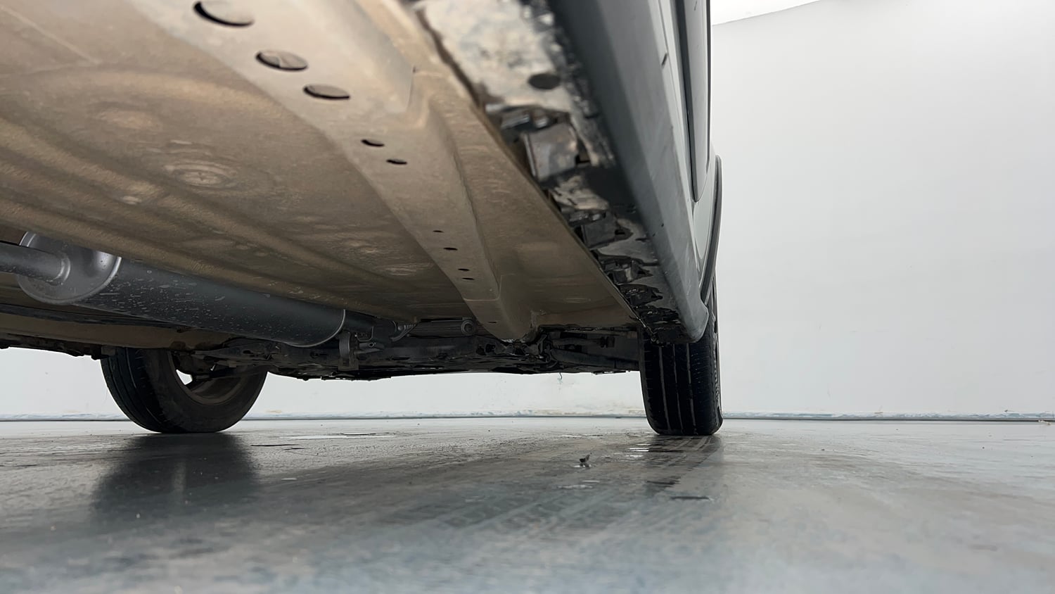 Used 2023 Maruti Suzuki Ignis Zeta 1.2 MT Petrol Manual extra REAR RIGHT UNDERBODY VIEW