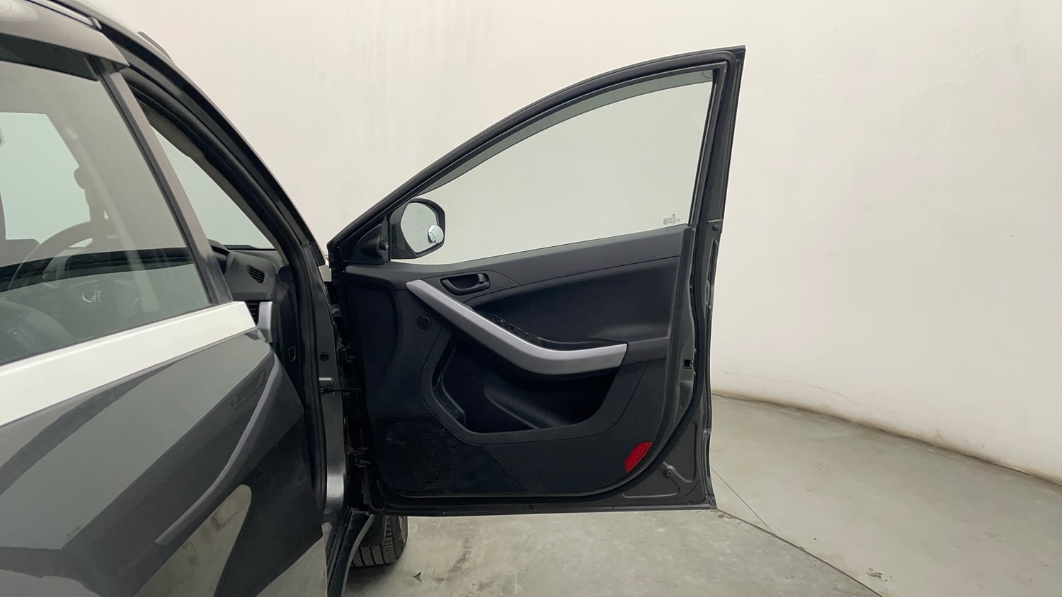 Used 2021 Tata Nexon XM (S) Petrol Manual interior RIGHT FRONT DOOR OPEN VIEW