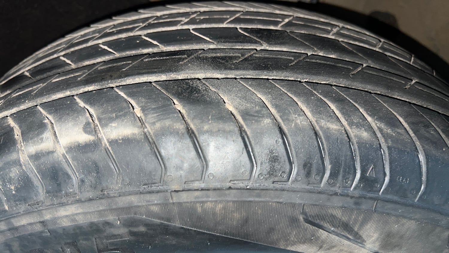 Used 2026 Hyundai Venue 1.2 Kappa Petrol MT HX5 Petrol Manual tyres LEFT FRONT TYRE TREAD VIEW
