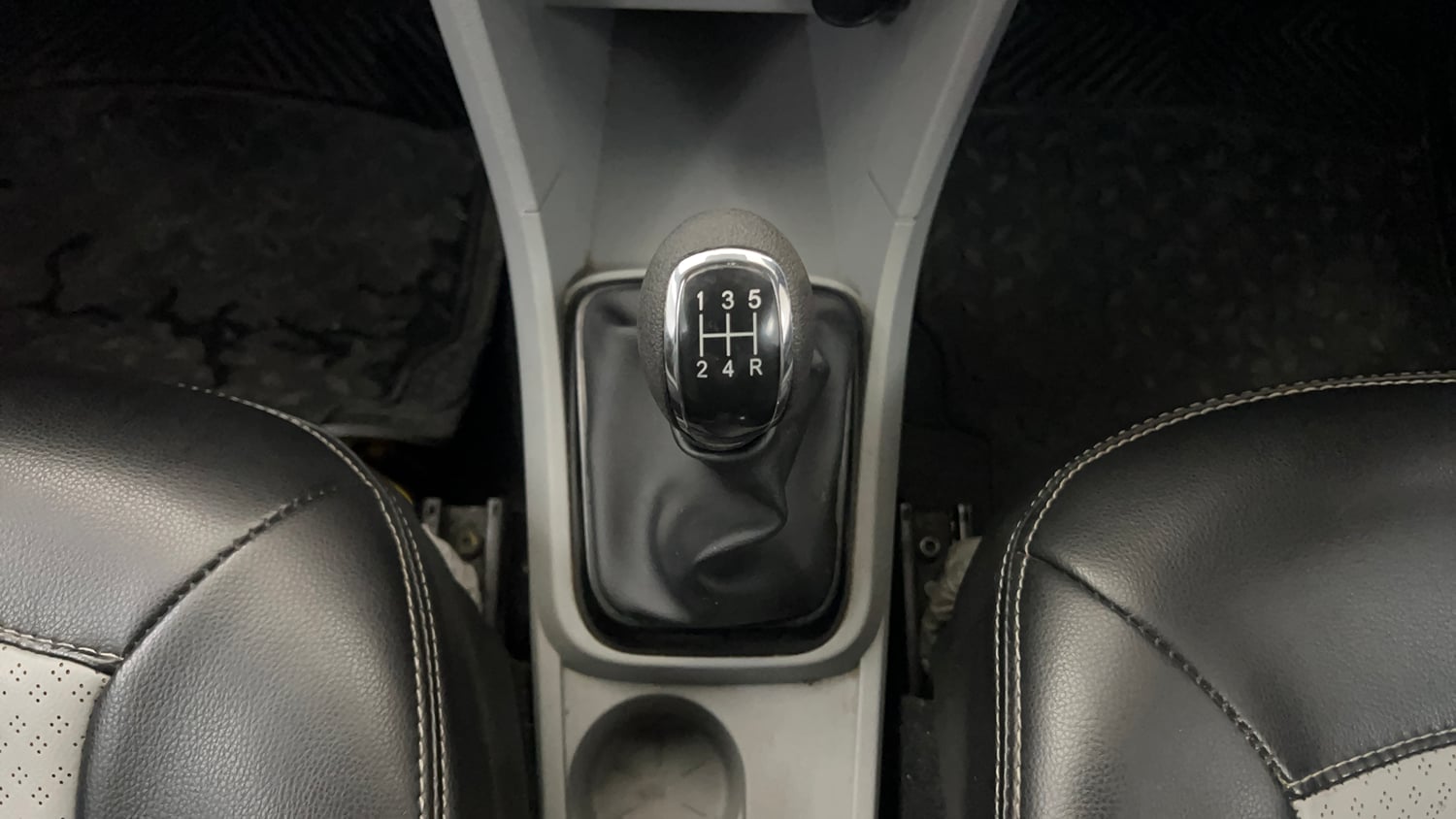 Used 2023 Tata Tiago XT CNG Cng Manual interior GEAR  KNOB VIEW