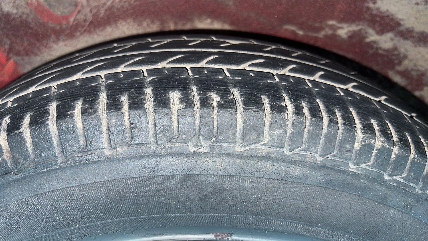 Used 2013 Hyundai i10 Magna 1.2 Kappa2 Petrol Manual tyres RIGHT REAR TYRE TREAD VIEW