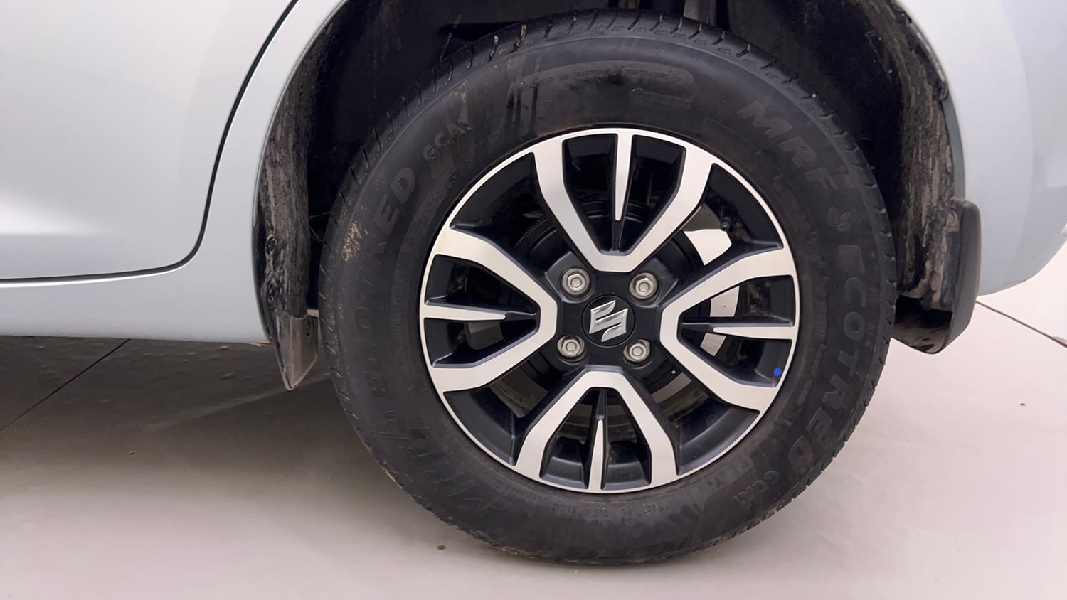 Used 2026 Maruti Suzuki Swift VXi (O) Petrol Manual tyres LEFT REAR TYRE RIM VIEW