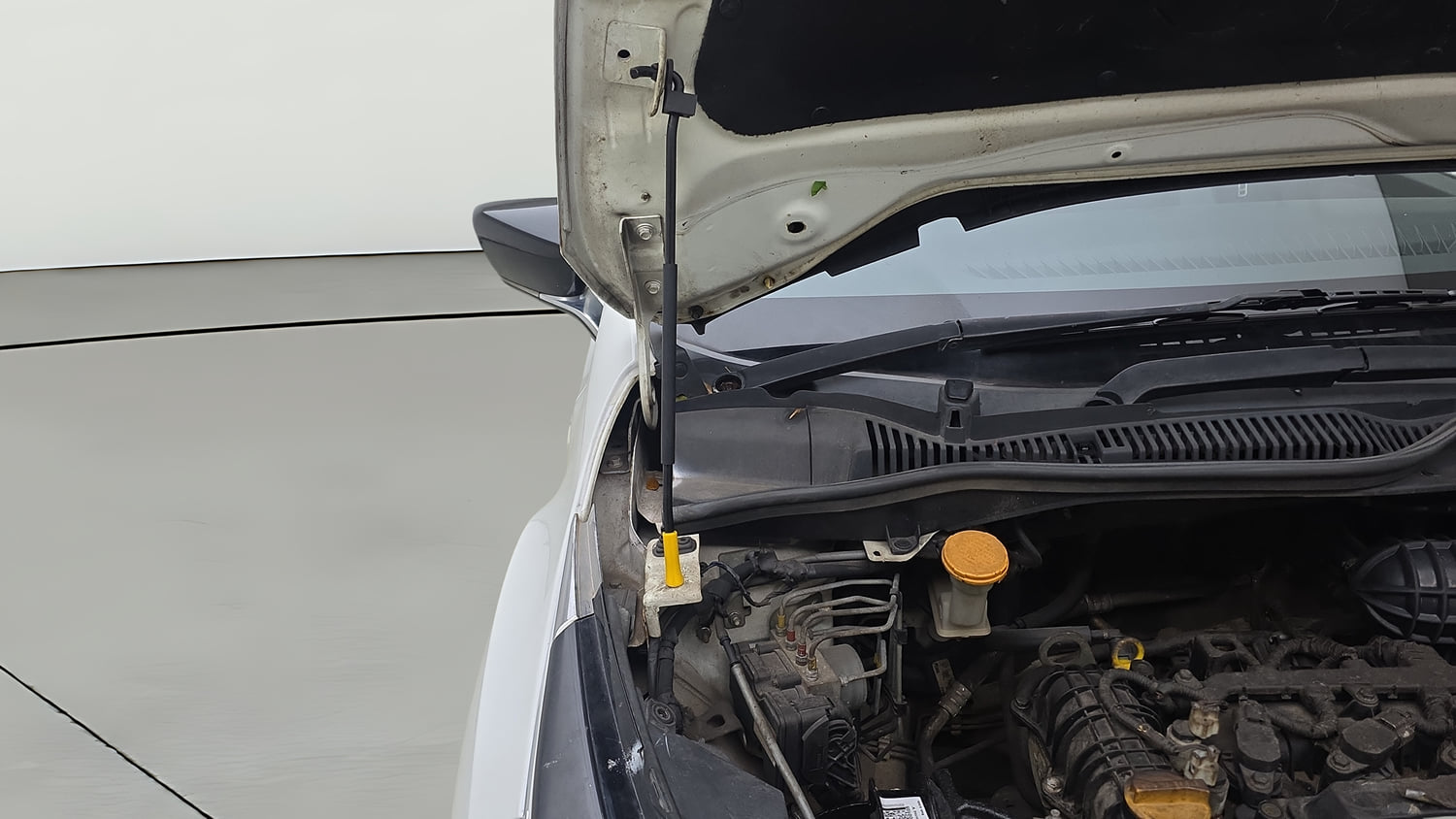Used 2020 Tata Altroz XZ Petrol Petrol Manual engine ENGINE RIGHT SIDE HINGE & APRON VIEW