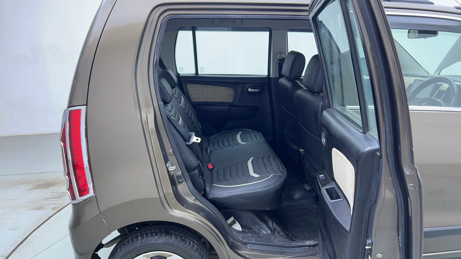 Used 2018 Maruti Suzuki Wagon R 1.0 VXI AMT Petrol Automatic interior RIGHT SIDE REAR DOOR CABIN VIEW