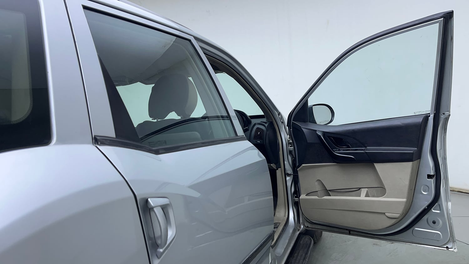 Used 2017 Mahindra XUV500 W4 Diesel Manual interior RIGHT FRONT DOOR OPEN VIEW