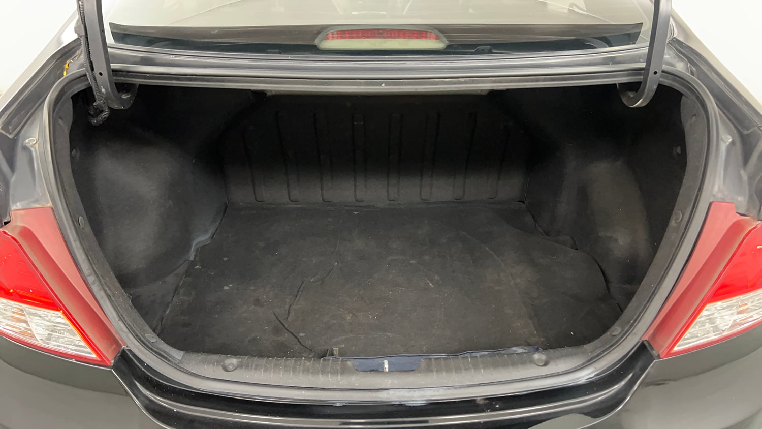 Used 2013 Hyundai Verna Fluidic 1.6 VTVT SX Petrol Manual interior DICKY INSIDE VIEW